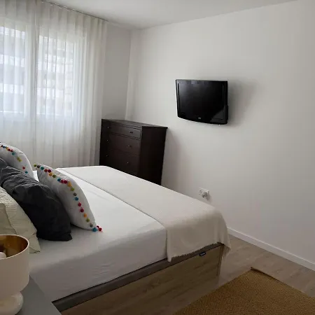 Spacious And Bright Only In August - Espacioso Y Luminoso Disponible Solo En Agosto מארבלה
