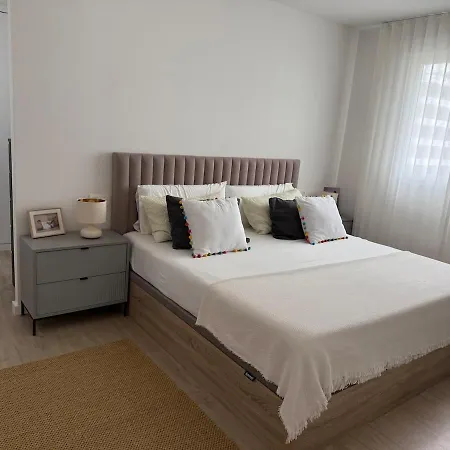 Spacious And Bright Only In August - Espacioso Y Luminoso Disponible Solo En Agosto דירה