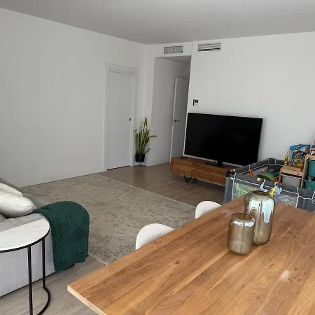 דירה Spacious And Bright Only In August - Espacioso Y Luminoso Disponible Solo En Agosto מארבלה