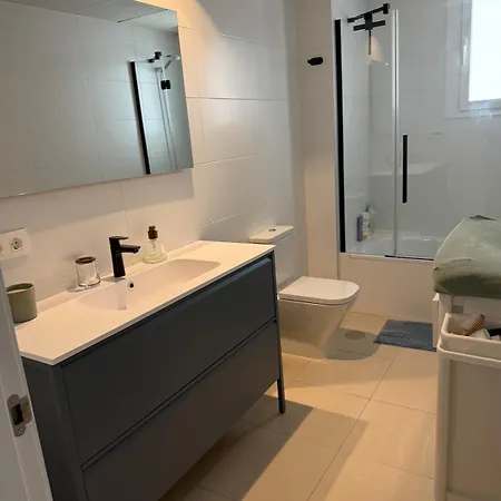 Apartment Spacious And Bright Only In August - Espacioso Y Luminoso Disponible Solo En Agosto