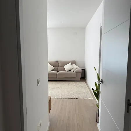 דירה Spacious And Bright Only In August - Espacioso Y Luminoso Disponible Solo En Agosto מארבלה