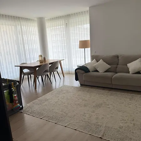 Spacious And Bright Only In August - Espacioso Y Luminoso Disponible Solo En Agosto מארבלה