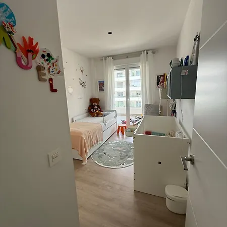 Spacious And Bright Only In August - Espacioso Y Luminoso Disponible Solo En Agosto מארבלה